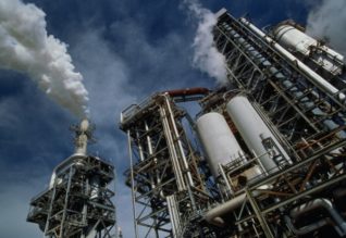 Шымкенттегі мұнай өңдеу зауыты уақытша жабылады