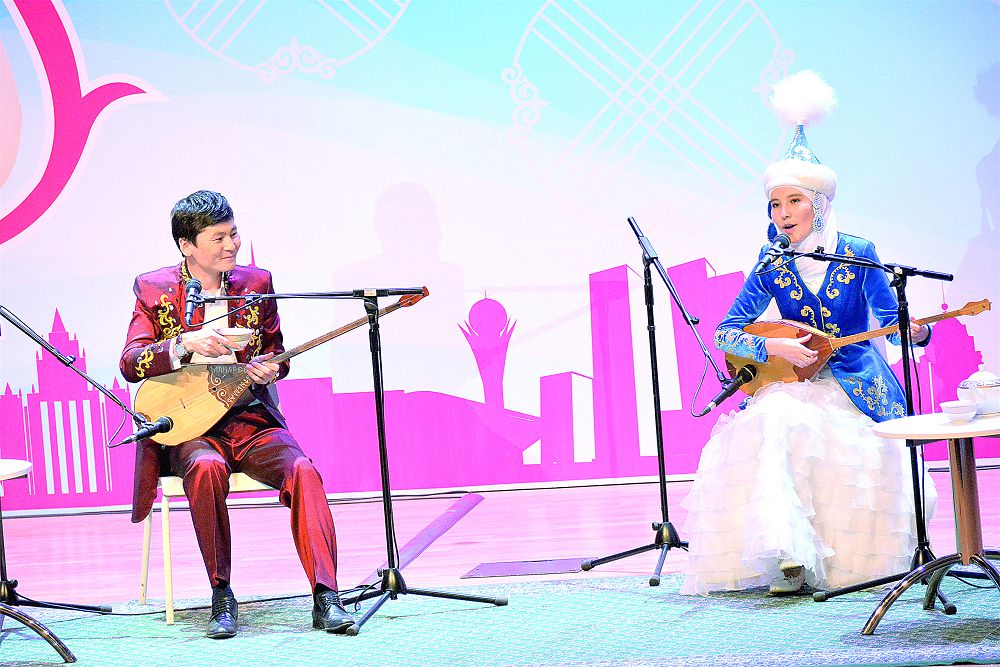 Осы шақты да, болашақты да жырлады