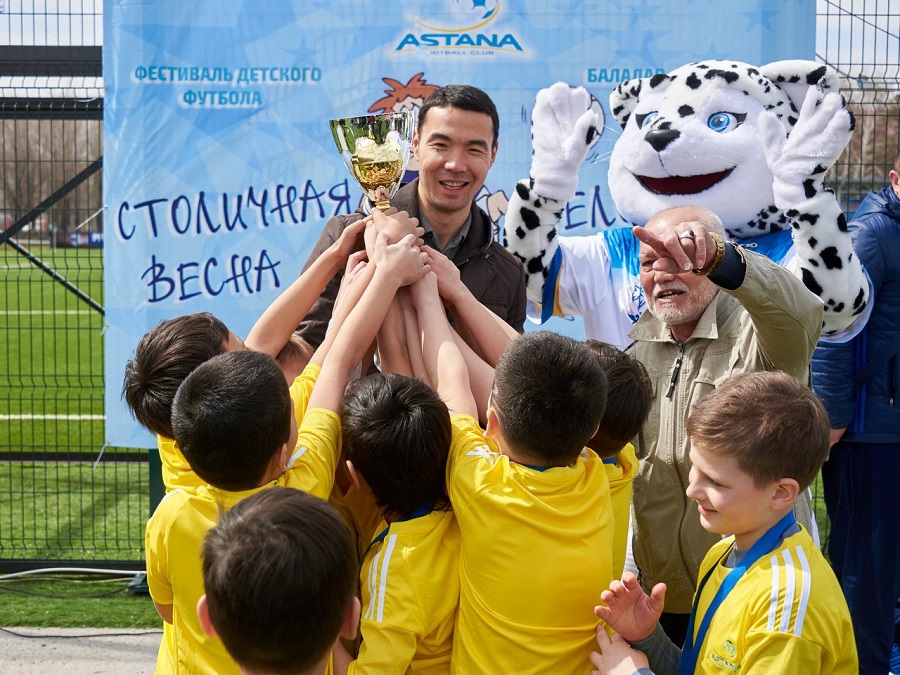 ​Астанада бүлдіршіндер арасында футболдан жарыс өтті 