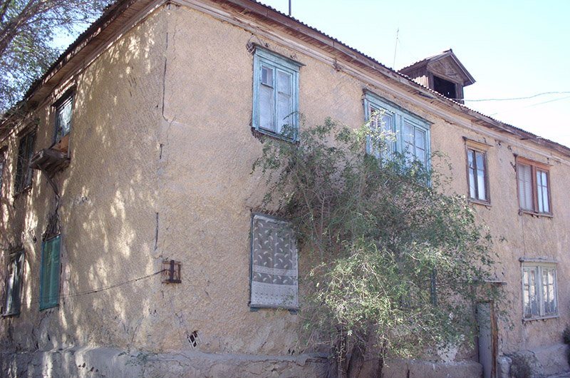 Үрей ұшыратын үйлер Жезқазғанда жетіп жатыр