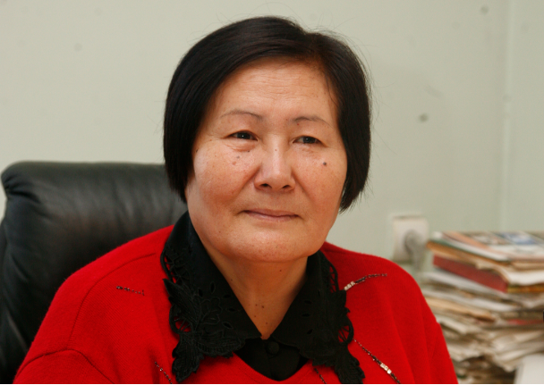 Қыздың оны жұлып алуға уақыты болмады Қыздың оны жұлып алуға уақыты болмады