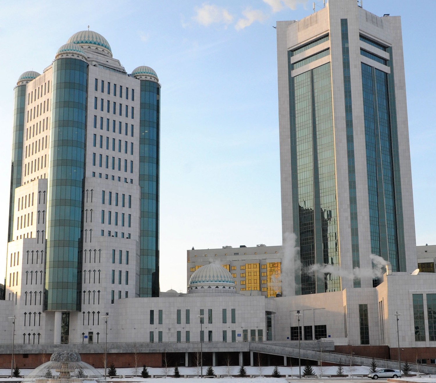 Мәжіліс Президенттің кей өкілеттіктерін Үкімет пен Парламентке беруді мақұлдады