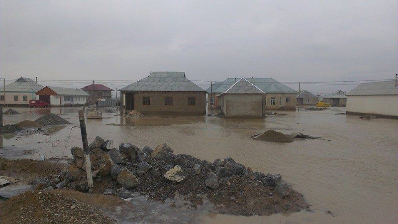 Ақтөбеде тасқын судан зардап шеккендерге мешіт қызметкерлері көмек көрсетті