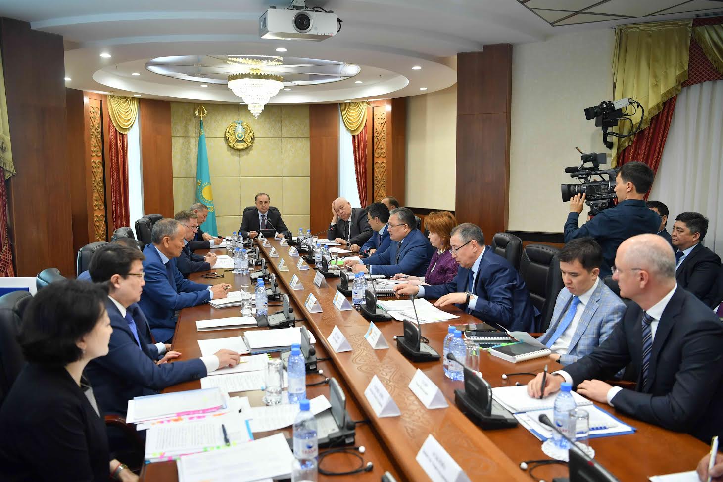 Сенат комитеті 2016 жылғы республикалық бюджеттің атқарылу  қорытындыларын талқылады