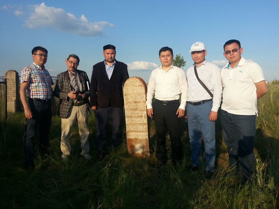 Айшуақ ханның құлпытасы табылды