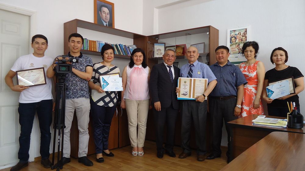 Журфак түлектерін құттықтады