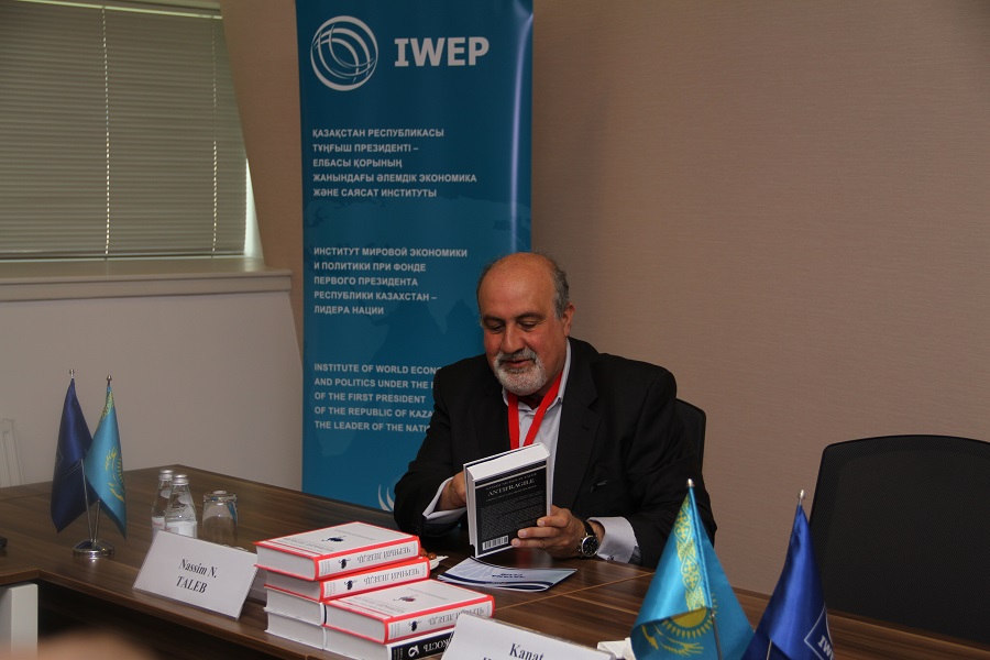 ӘЭСИ танымал америкалық сарапшы Нассис Николас Талебпен кездесті