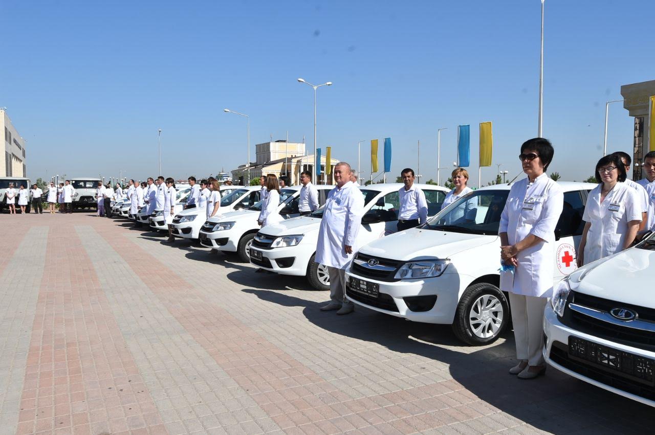 ОҚО медицина қызметкерлеріне 29 автокөліктің кілті тапсырылды