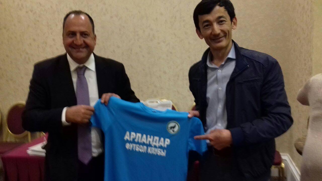 Фазылбек Әбсаттарұлы: «Балаларға футболды ағылшын тілі арқылы  үйретеміз»