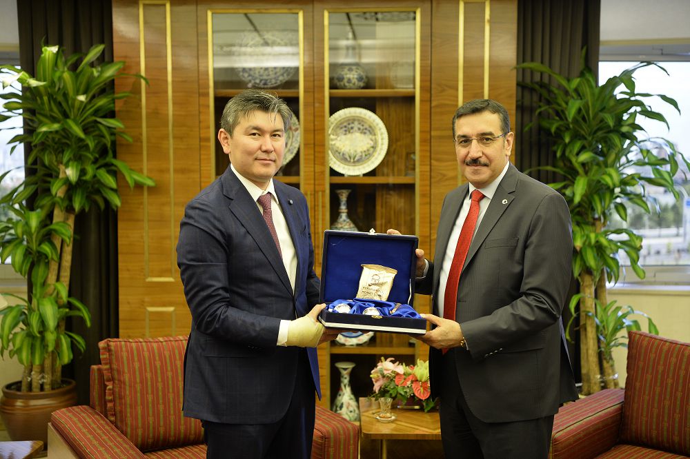 Түрік министрімен кездесті