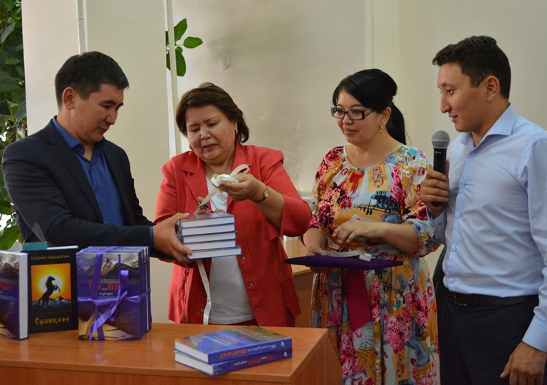 Алматыда бес кітаптың тұсауы кесілді