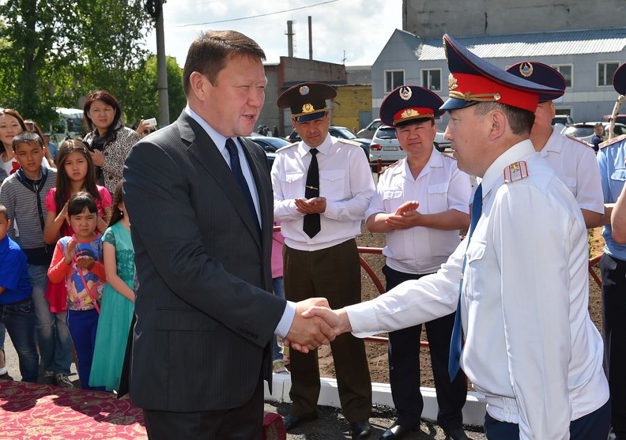 Полиция қызметкерлеріне пәтер мен жеңіл көліктің кілттері табыс етілді