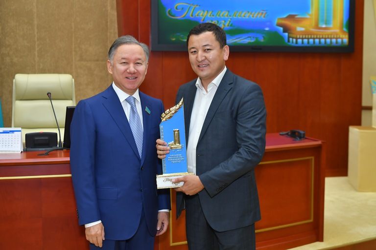 «Парламент сөзі» сыйлығы тапсырылды