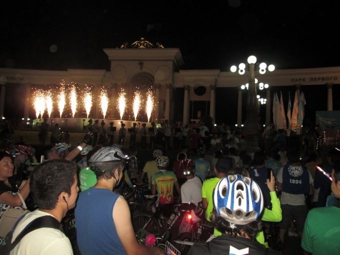 Алматы қаласында кезекті түнгі велошеру өтті