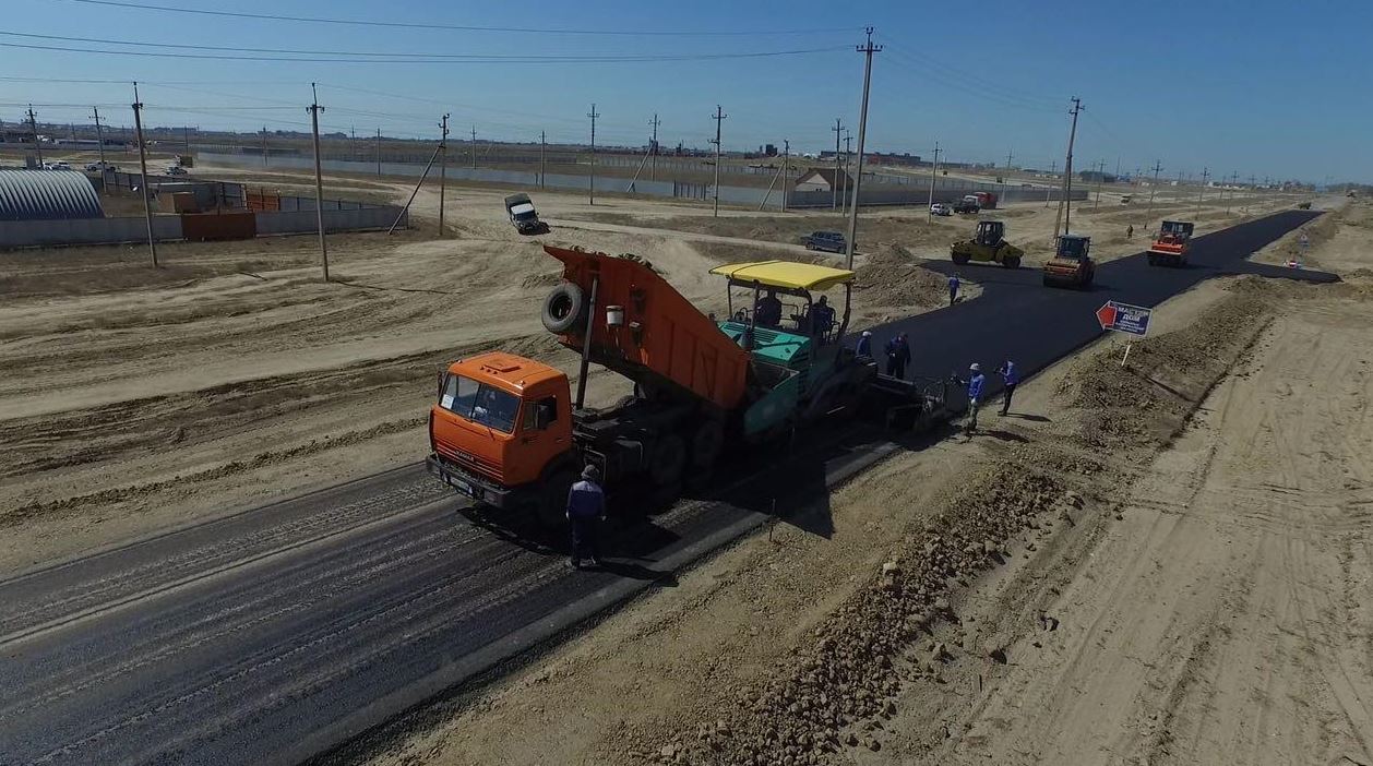 Атырауда қала маңындағы елдімендердің көшелерін асфальттау жұмыстары жалғасуда