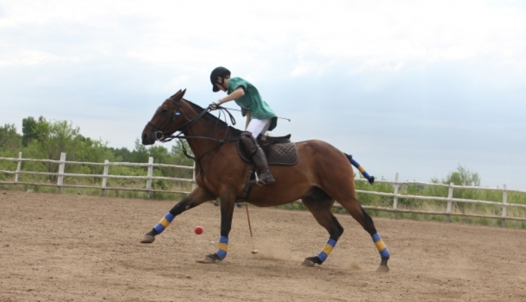 Біздің жігіттер шөгенді жатсынбайды