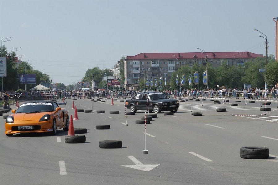 Петропавлда көлікпен жылдам мәнерлеп жүру жарысы өтті