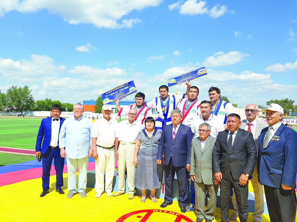 Бесқарағайда түйе балуандар бәсекесі өтті