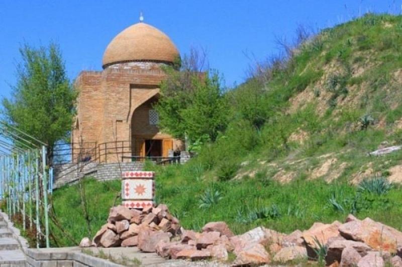 ОҚО-да студенттер жаз айларында киелі жерлерге саяхат жасайды