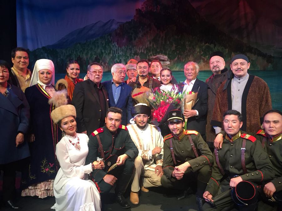 Лондон төріндегі қаламгер тойы 