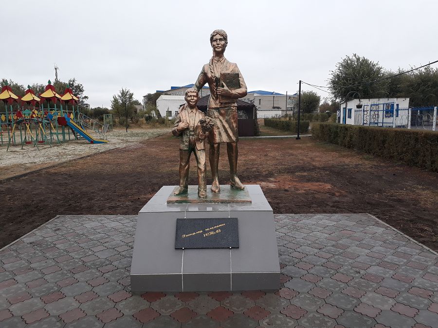 Шыңғырлауда ұстазға ескерткіш орнатылды