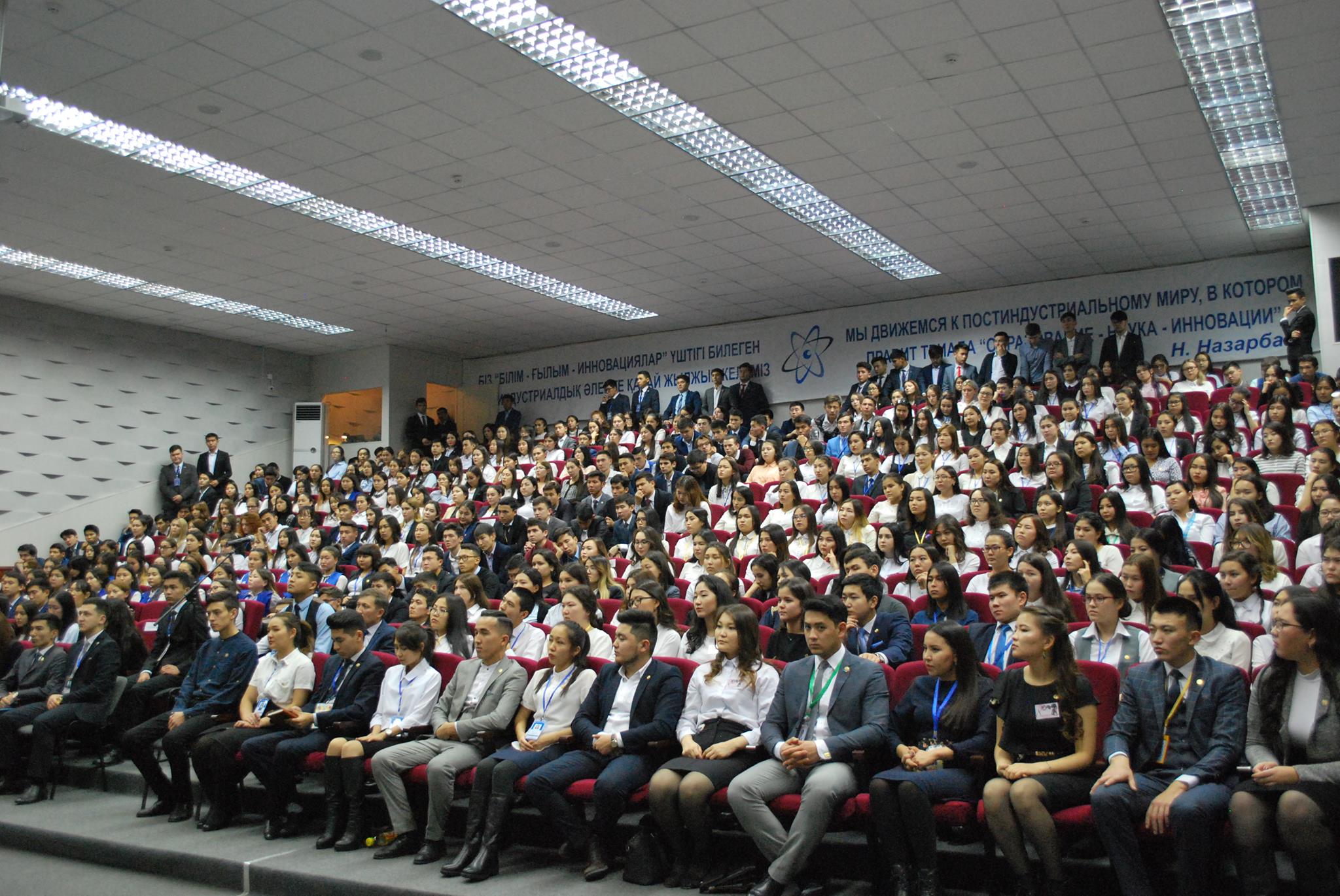 Астанада әлеуметтік жағынан аз қамтылған студенттерге қаржы бөлінді