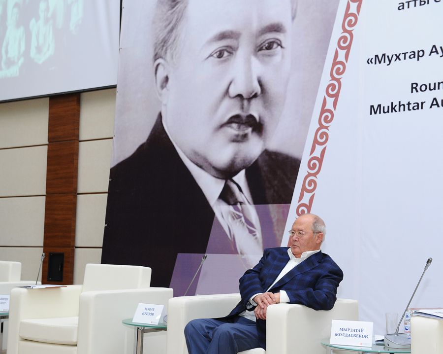 Әуезов жолы – үлгі, жұлдызы – бағдар