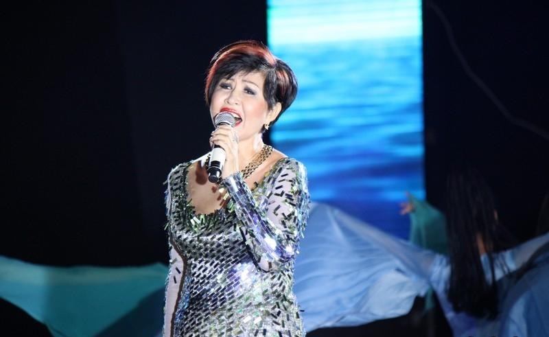 Роза Рымбаева өзі туып-өскен Қалбатау ауылында тегін концерт берді