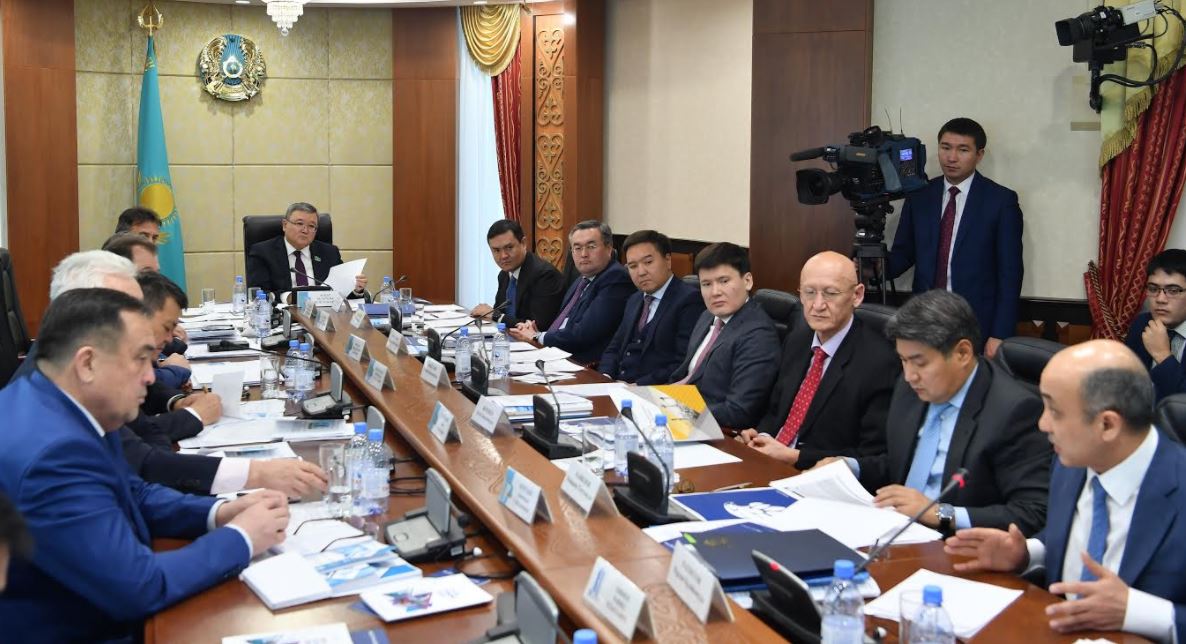 Сенатта Қазақстанға инвестиция тарту мәселелері талқыланды