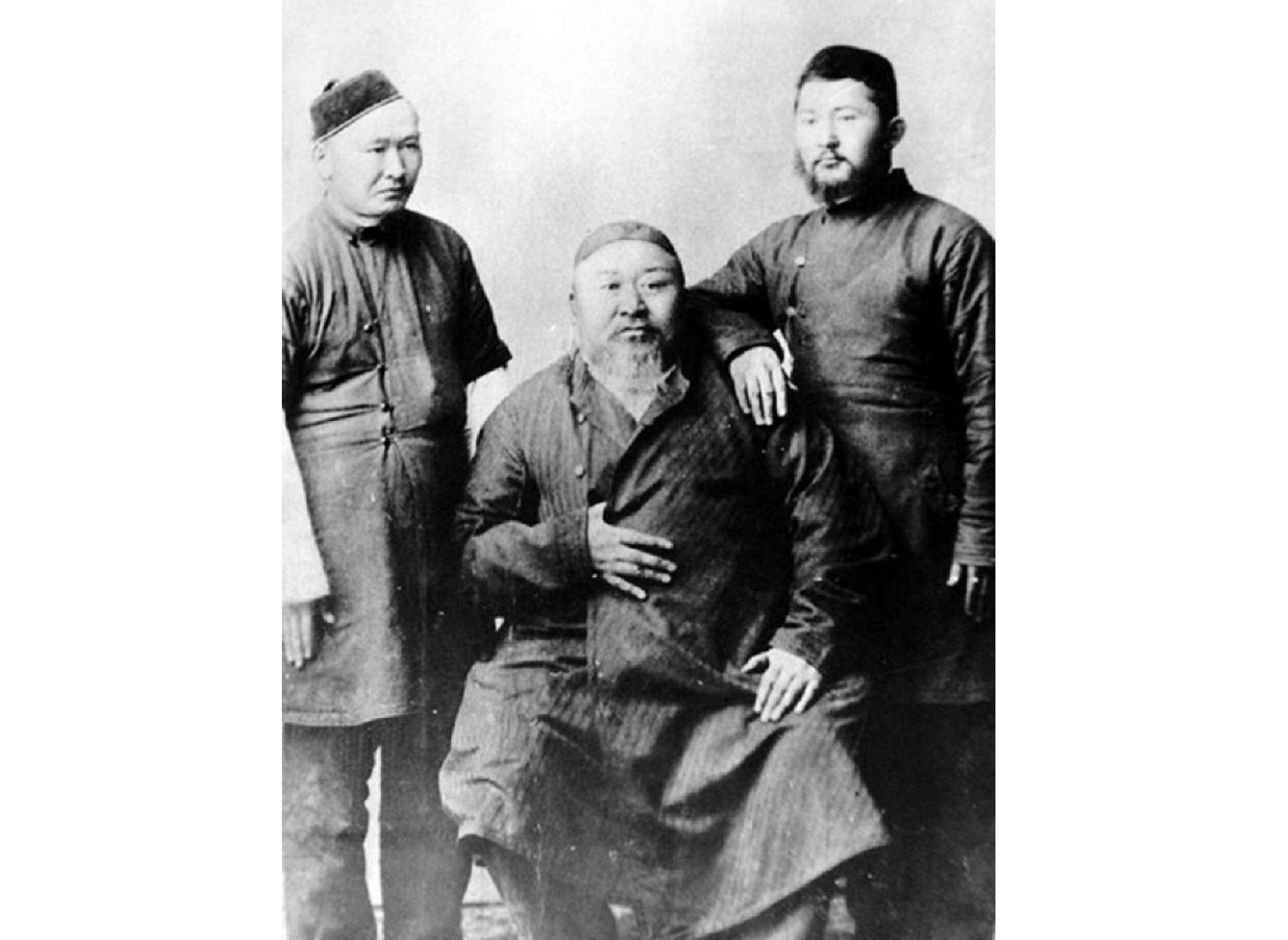 Абайдың фотосын Әуезов сақтап қалған