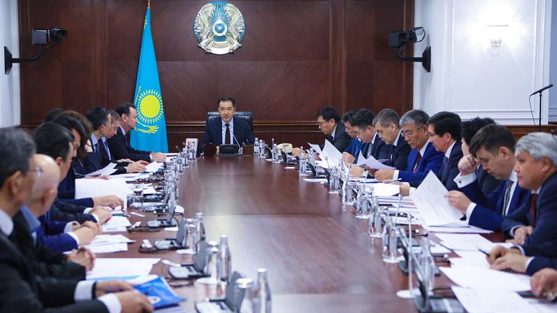 Қазақ тілі әліпбиін латын графикасына көшіру жөніндегі Ұлттық комиссияның отырысы өтті