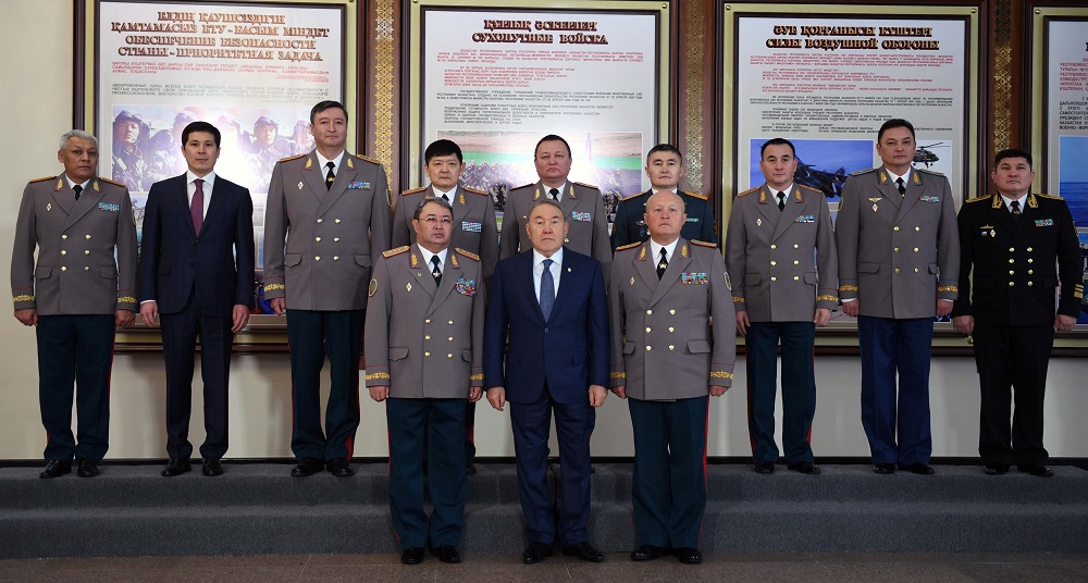 Елбасы Қорғаныс министрлігінің басшылық құрамымен кездесті