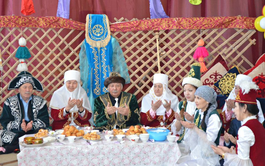 Ақсақалсыз ауылды теріс ағым билейді