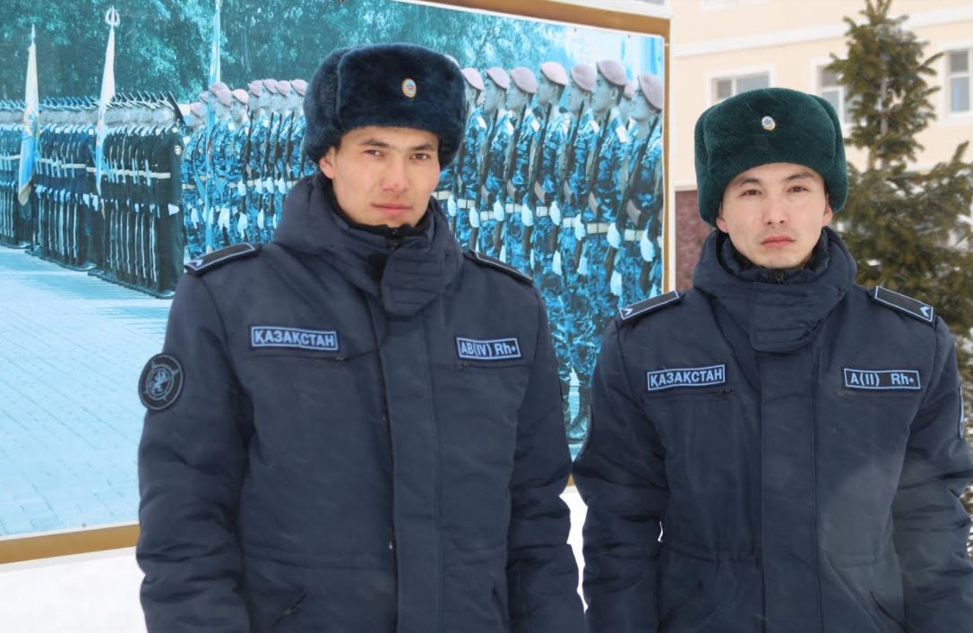 Астанада Ұлттық ұлан жауынгерлері құдыққа түсіп кеткен әйелді құтқарды