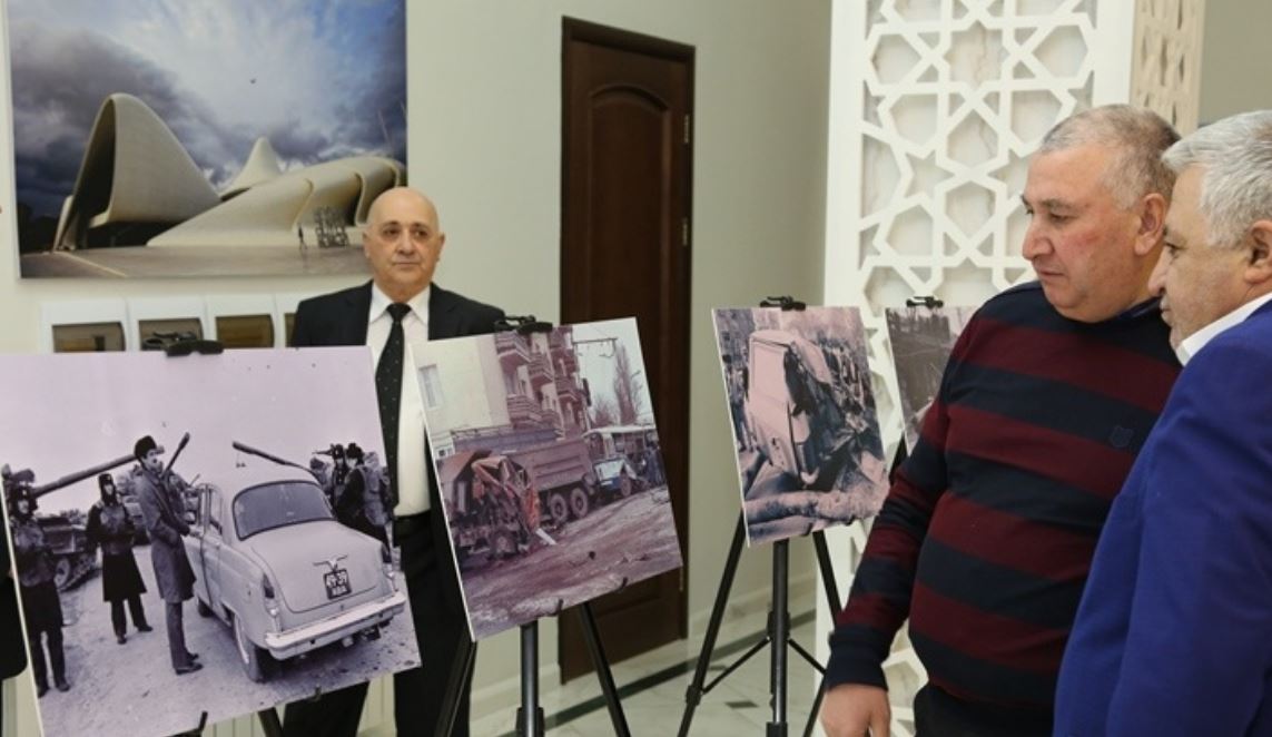 Әзербайжан елшілігінде 1990 жылы Бакудегі қанды оқиғаға арналған көрме өтті
