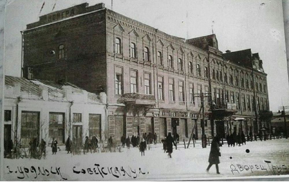 Текедегі тұңғыш қойылым
