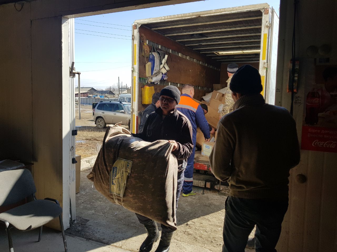 Астанадан Аягөзге төрт мың дана тігін және трикотаж өнімдері жеткізілді