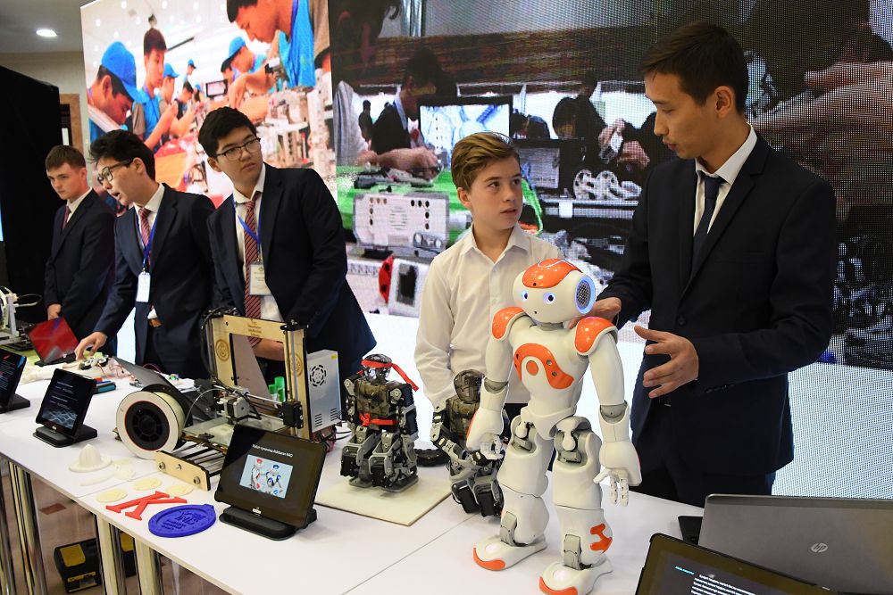 Ойласу: Телефонға шұқшиған балалар сөйлеуден қалды