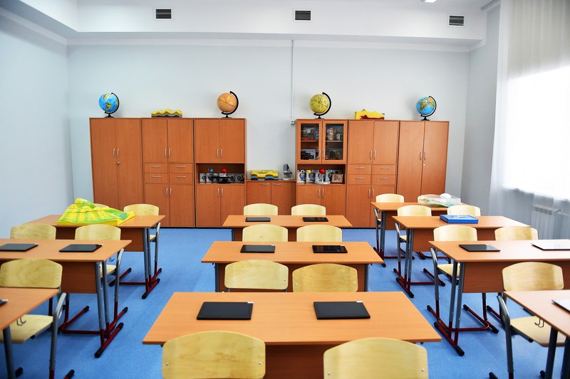 Алматы қаласындағы аудандық сот өкілдері Қарасай батыр атындағы мектепті аралап шықты