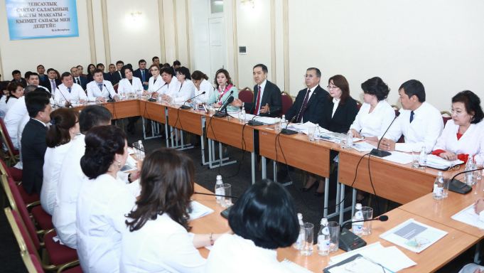 Бақытжан Сағынтаев ОҚО-да денсаулық сақтау жүйесін дамытудың өзекті мәселелерін талқылады

