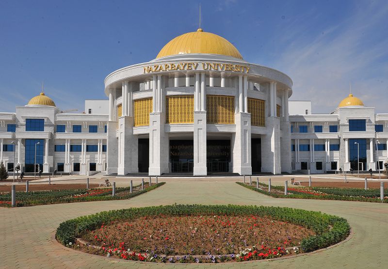  Астанадағы Назарбаев Университетінде әдеби-сазды кеш өтті