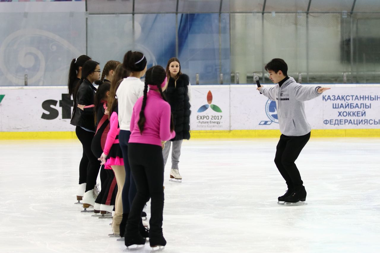 Денис Тен Атырауда мәнерлеп сырғанаудан шеберлік сағатын өткізді