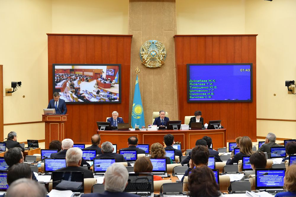 Палата­ның жалпы отырысында бірнеше заң жо­басы мақұлда­нды