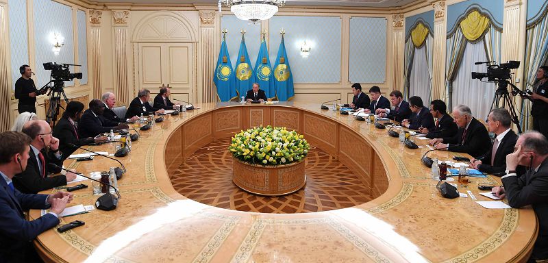Елбасы шетелдік жетекші сарапшылармен кездесті
