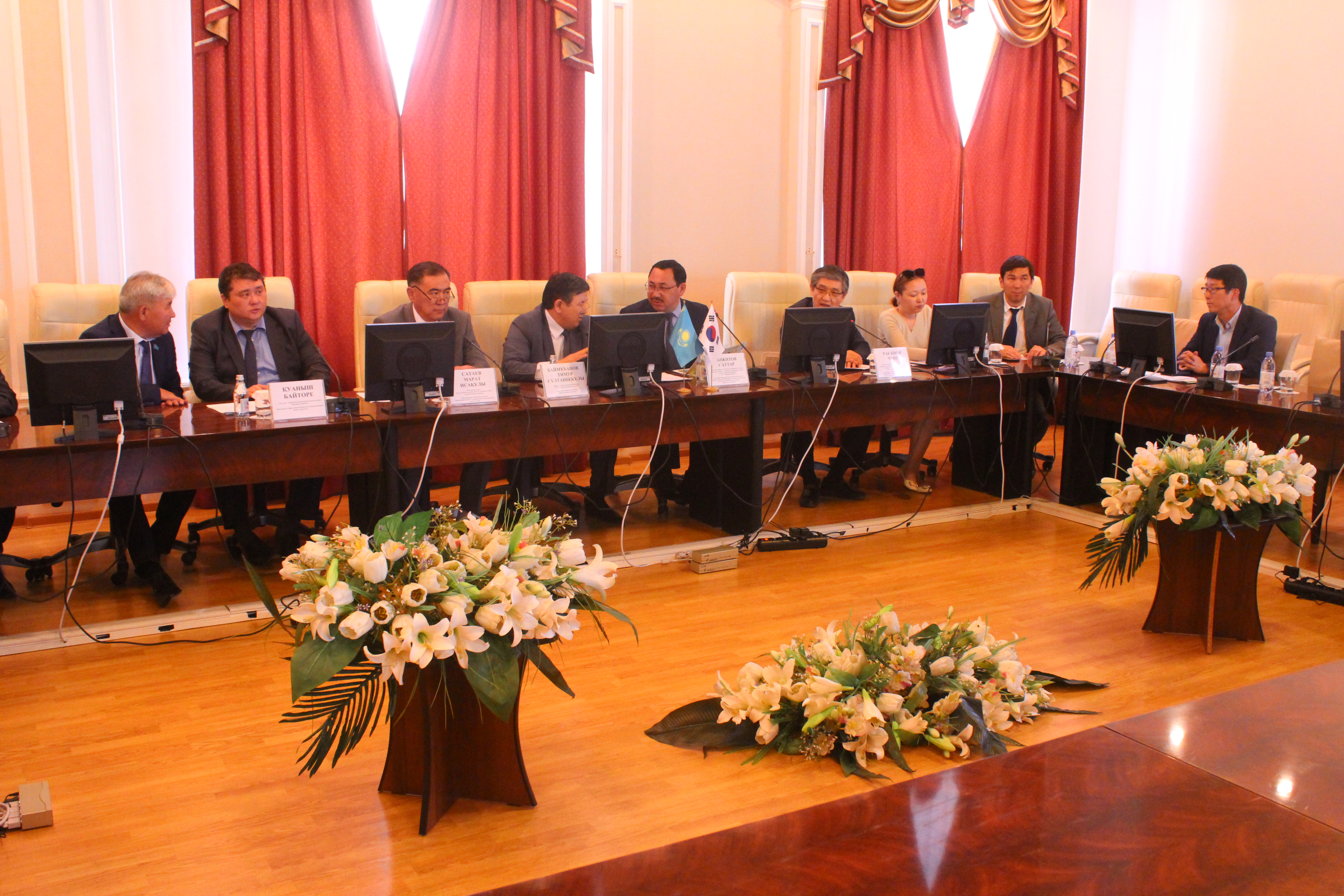 ОҚО-да Нобель сыйлығы лауретының қатысуымен ғылыми-практикалық дөңгелек үстел өтті