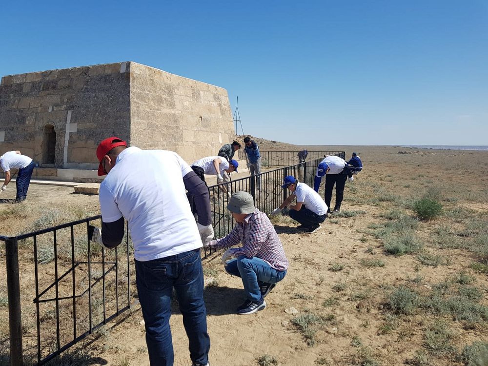 «ҚазМұнайГаз» мұнайшылары Үстірт ескерткіштерін қамқорлыққа алды