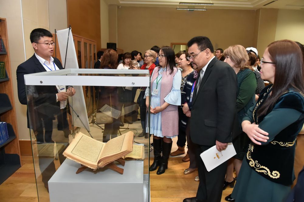 Ұлттық музейде «Көне кітап – рухани жаңғырудың жарқын жолы» көшпелі көрмесі өтіп жатыр