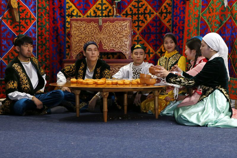 Павлодарда студенттер «Адамжүсіп» пьесасын сахналады