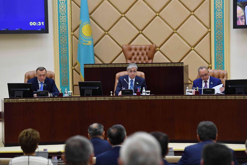 Парламент Сенатының жалпы отырысында қандай мәселелер талқыланды?