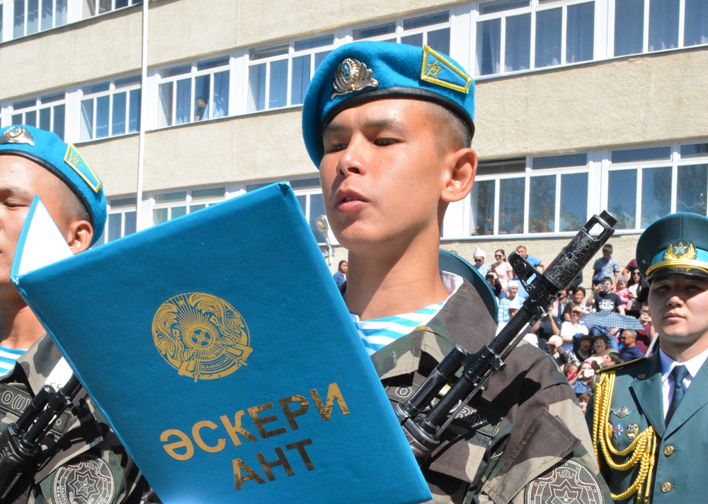 Сарбаздар ант қабылдады